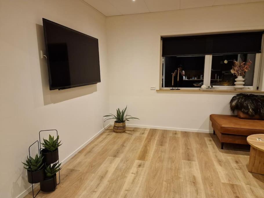New Flat With Hot Tub - No1 Apartment Oyndarfjordur Exterior photo